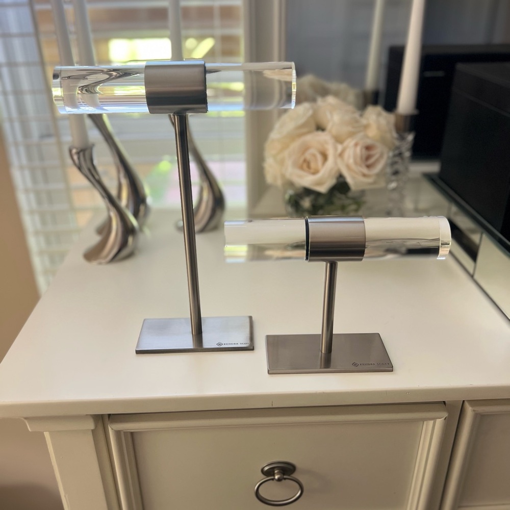 Kendra Scott Large T-Bar Jewelry Stand in Antique Silver - Picture 4 of 9
